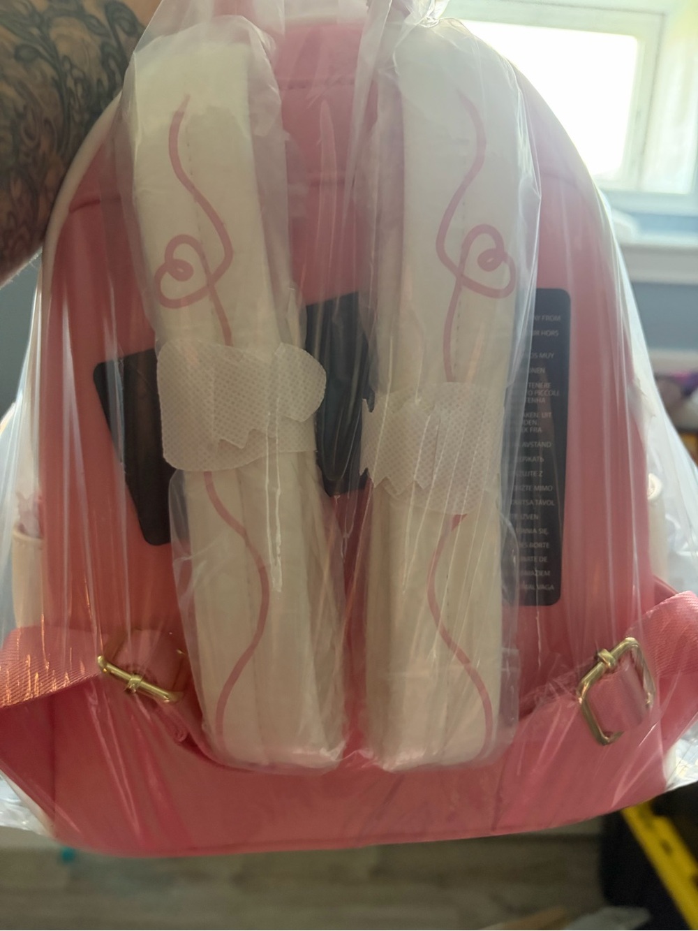 Loungefly Cream Backpack with Pink Yarn Ball & Aristocats Design - Picture 3 of 5